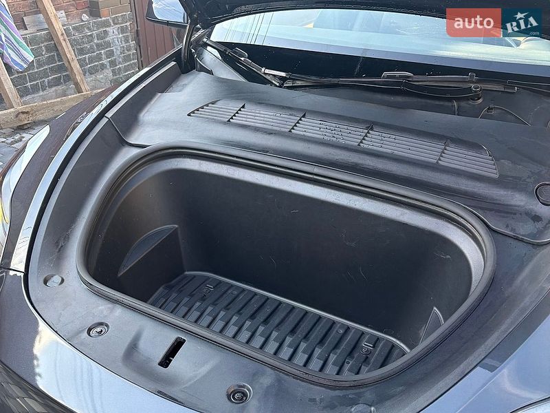Позашляховик / Кросовер Tesla Model Y 2024 в Дніпрі
