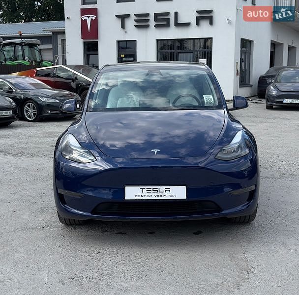 Tesla Model Y 2024