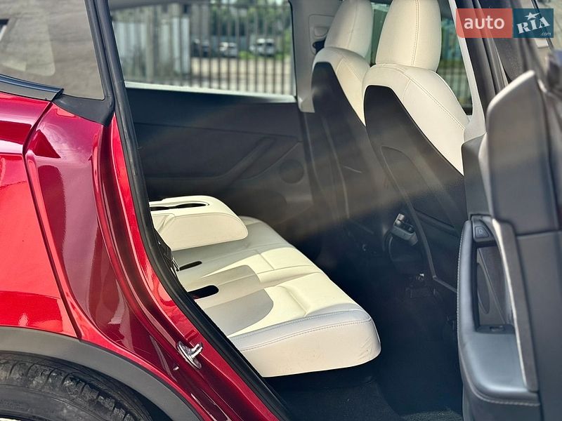 Внедорожник / Кроссовер Tesla Model Y 2024 в Дрогобыче