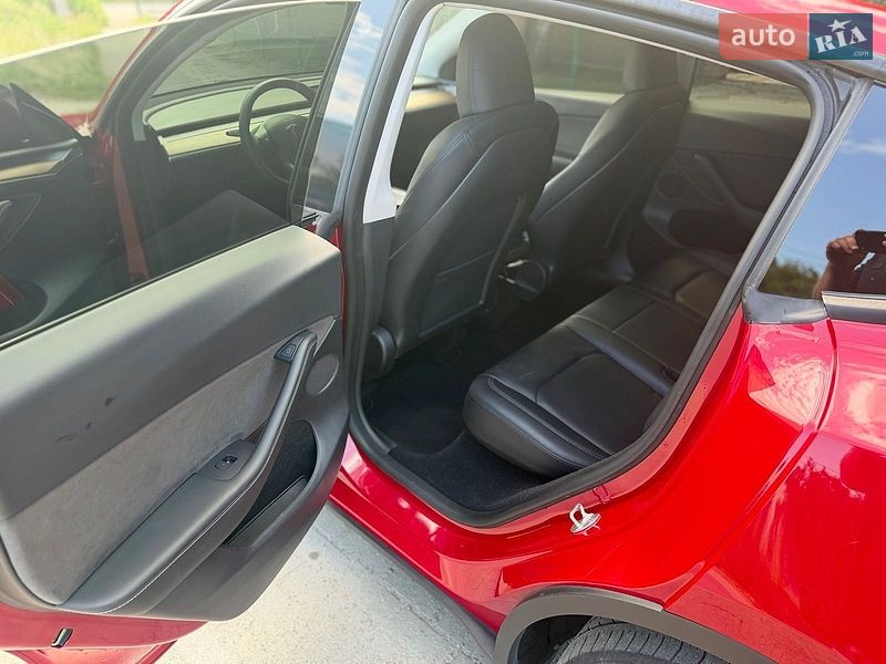 Внедорожник / Кроссовер Tesla Model Y 2023 в Днепре