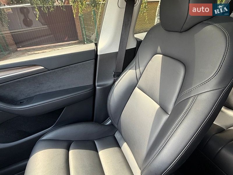 Внедорожник / Кроссовер Tesla Model Y 2023 в Днепре