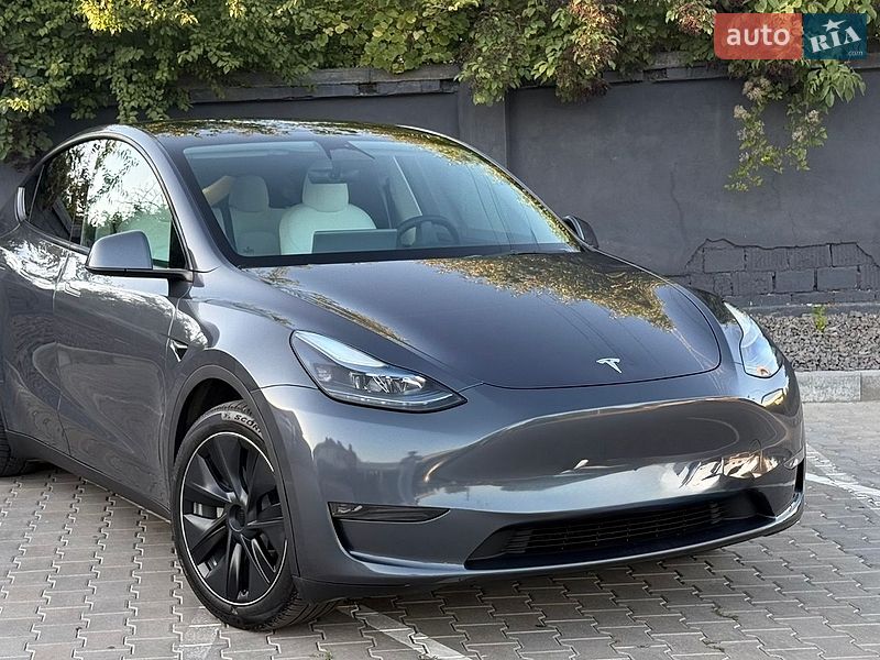 Tesla Model Y 2023