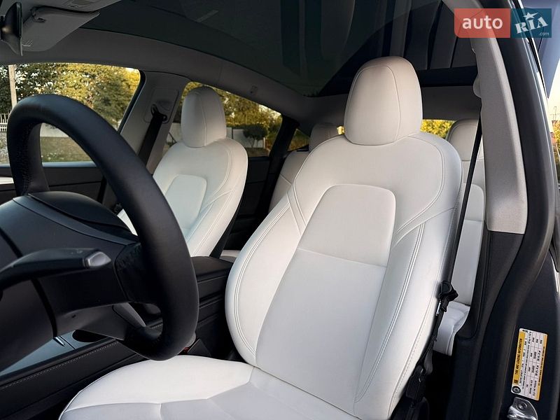 Внедорожник / Кроссовер Tesla Model Y 2023 в Черновцах