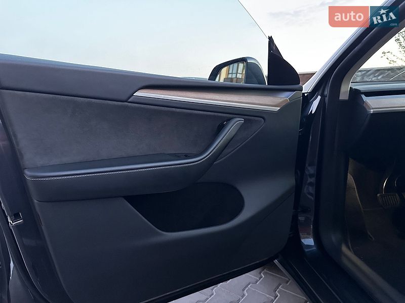 Внедорожник / Кроссовер Tesla Model Y 2024 в Киеве