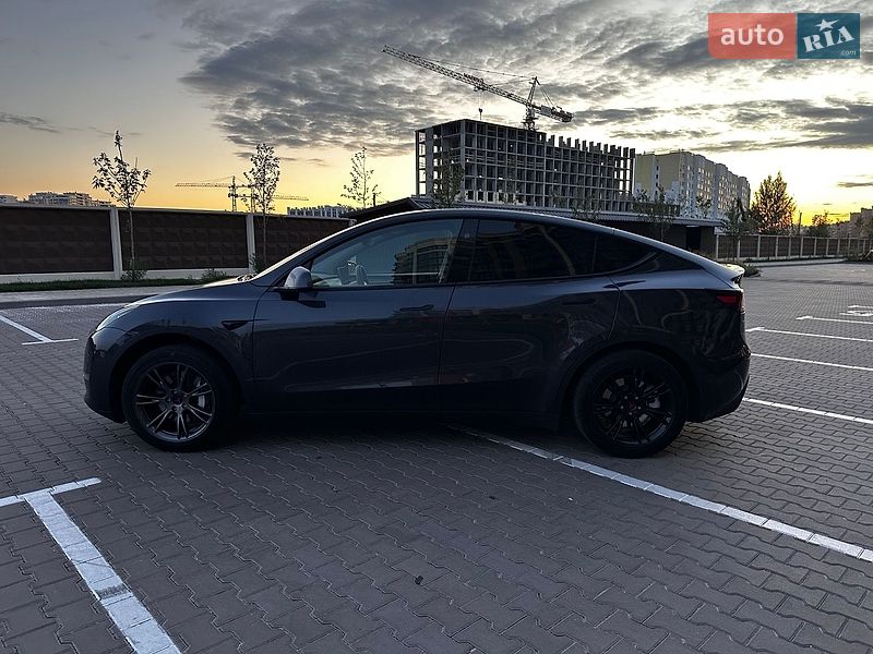 Позашляховик / Кросовер Tesla Model Y 2024 в Києві