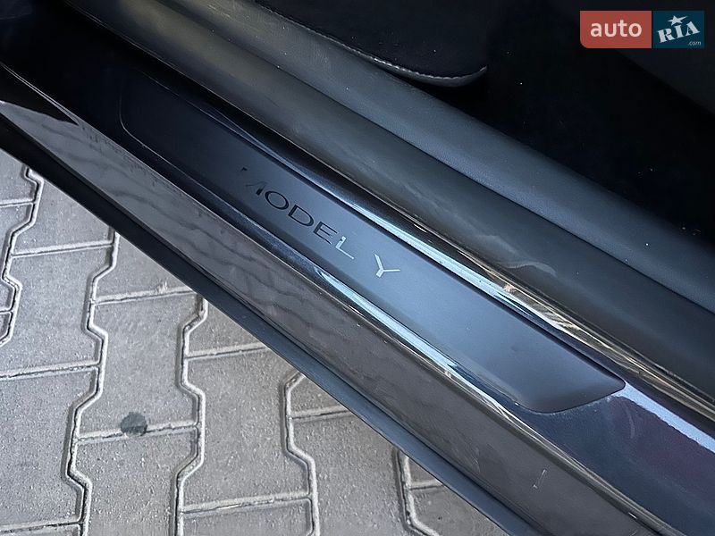 Внедорожник / Кроссовер Tesla Model Y 2024 в Киеве