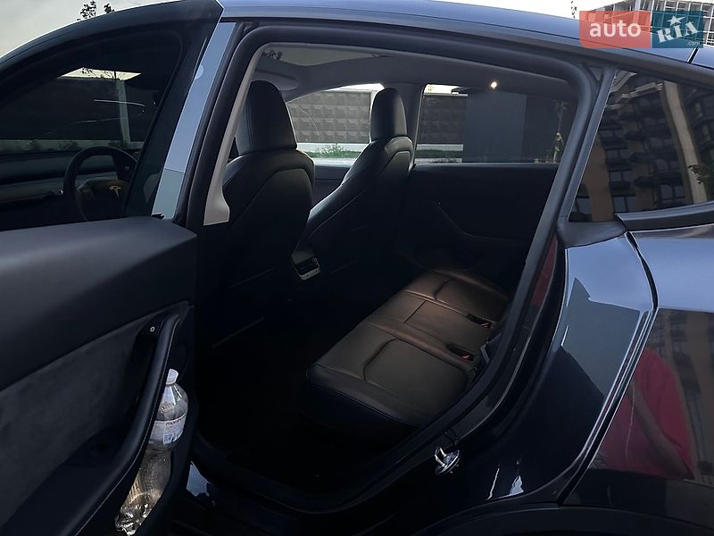 Внедорожник / Кроссовер Tesla Model Y 2024 в Киеве