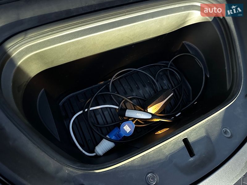 Внедорожник / Кроссовер Tesla Model Y 2024 в Киеве
