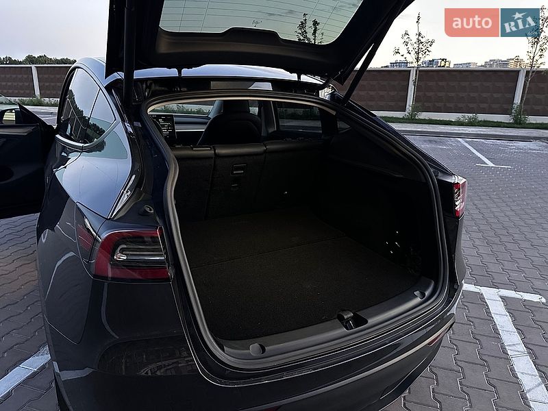 Внедорожник / Кроссовер Tesla Model Y 2024 в Киеве