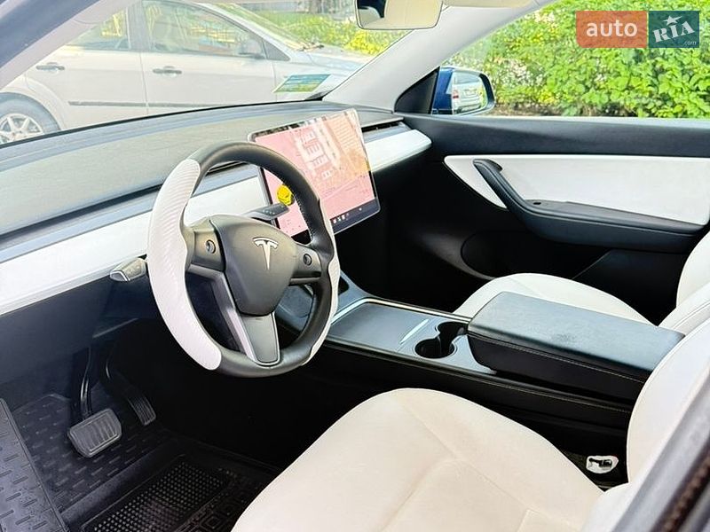 Внедорожник / Кроссовер Tesla Model Y 2021 в Ровно