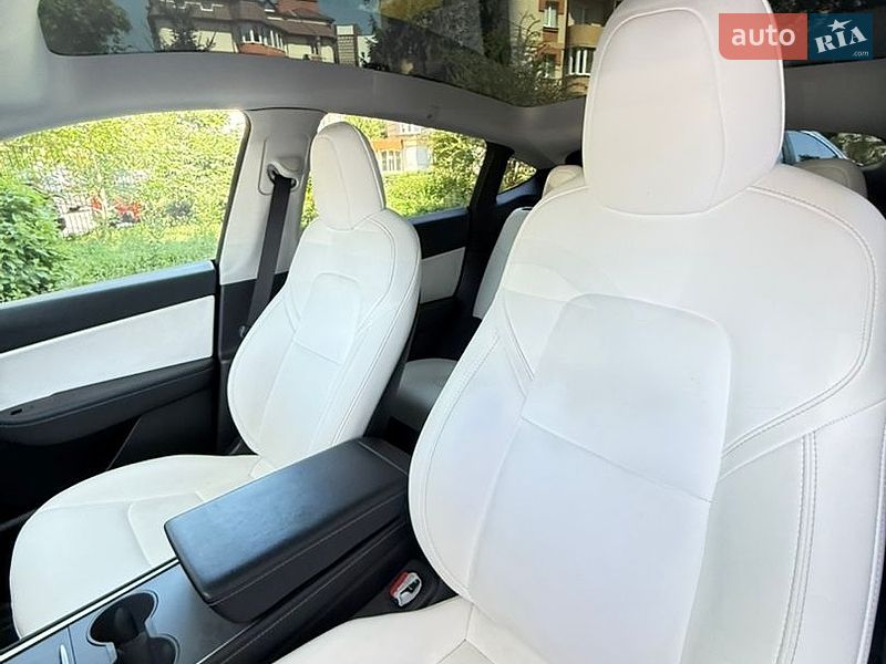 Внедорожник / Кроссовер Tesla Model Y 2021 в Ровно