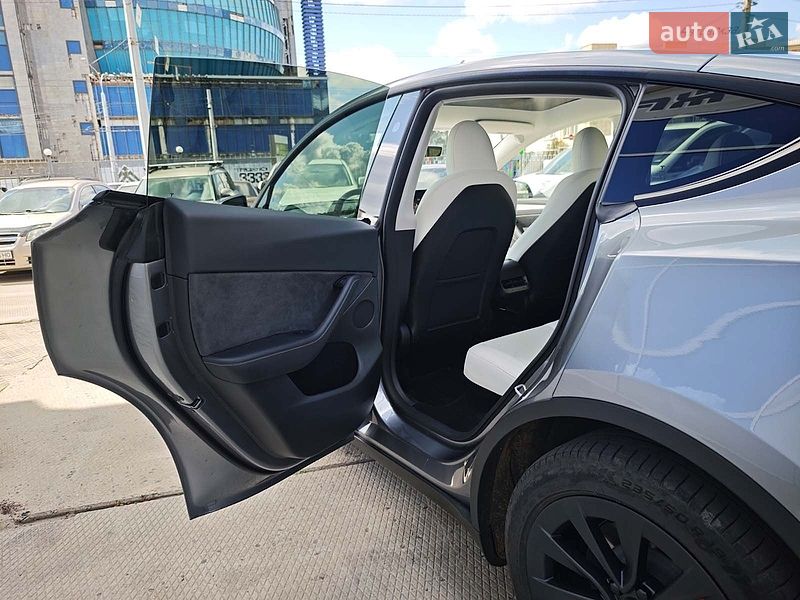 Внедорожник / Кроссовер Tesla Model Y 2025 в Харькове