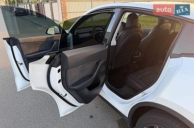 Позашляховик / Кросовер Tesla Model Y 2021 в Києві
