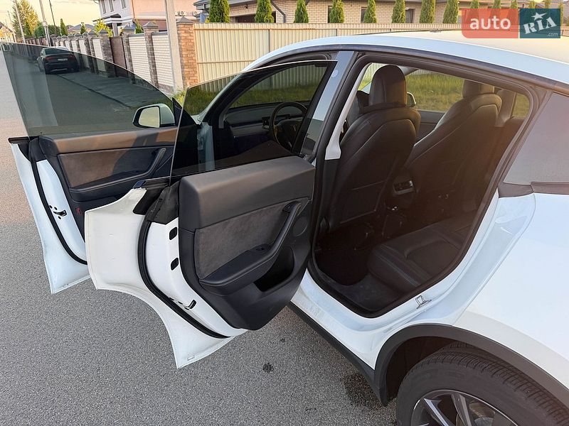 Позашляховик / Кросовер Tesla Model Y 2021 в Києві