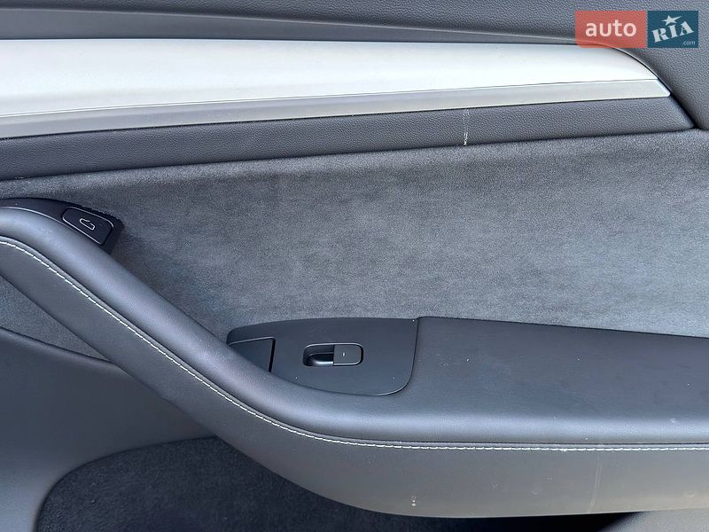 Позашляховик / Кросовер Tesla Model Y 2024 в Львові