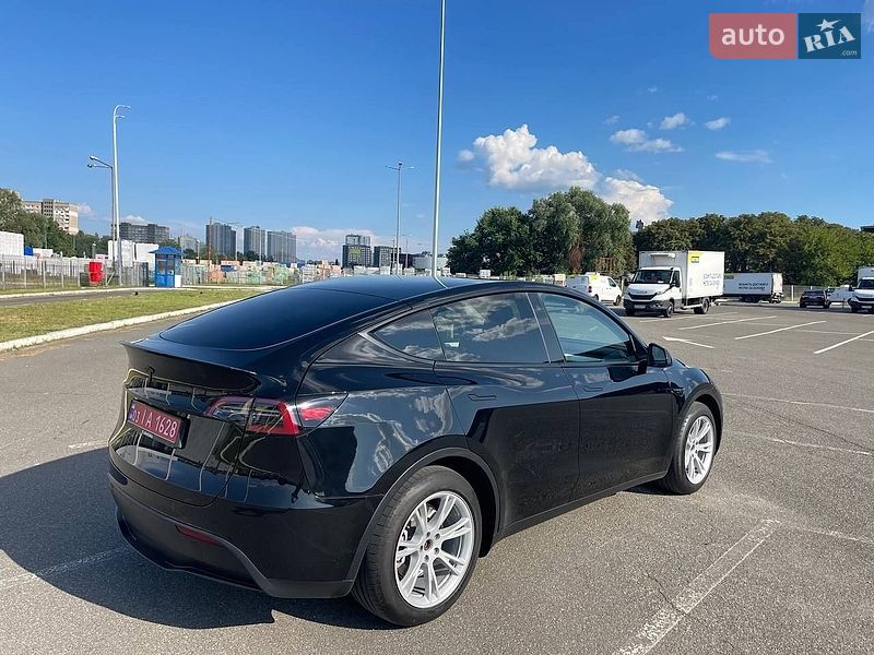 Tesla Model Y 2023