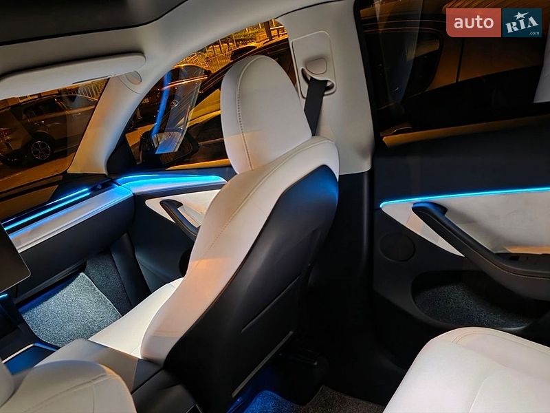 Внедорожник / Кроссовер Tesla Model Y 2024 в Киеве