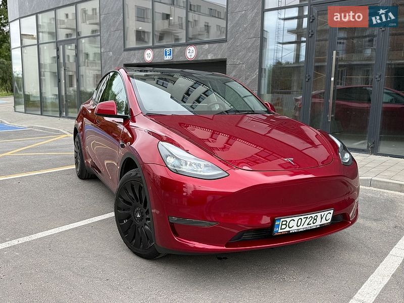 Tesla Model Y 2024