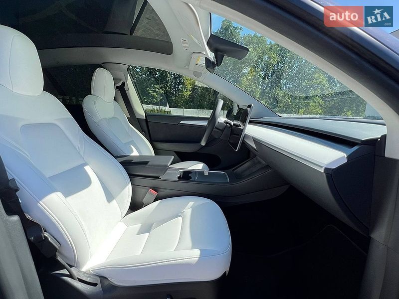 Внедорожник / Кроссовер Tesla Model Y 2023 в Луцке