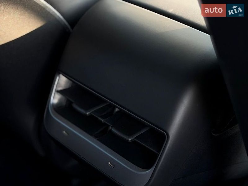 Внедорожник / Кроссовер Tesla Model Y 2023 в Тернополе