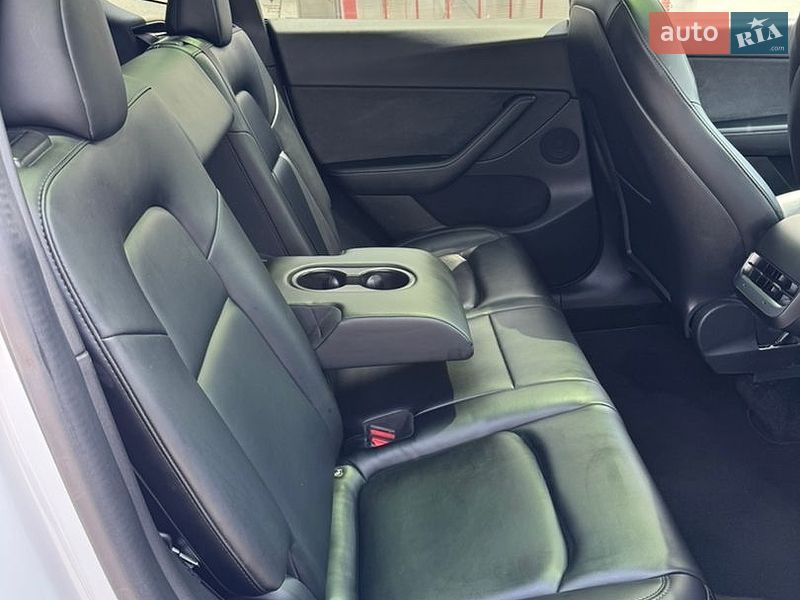 Позашляховик / Кросовер Tesla Model Y 2021 в Івано-Франківську
