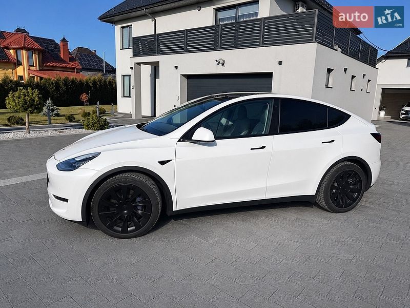 Tesla Model Y 2021