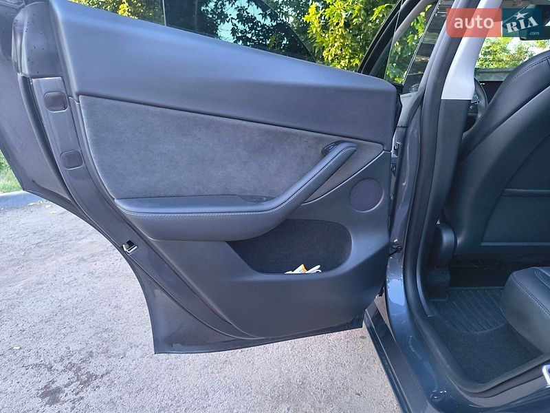 Позашляховик / Кросовер Tesla Model Y 2023 в Кривому Розі