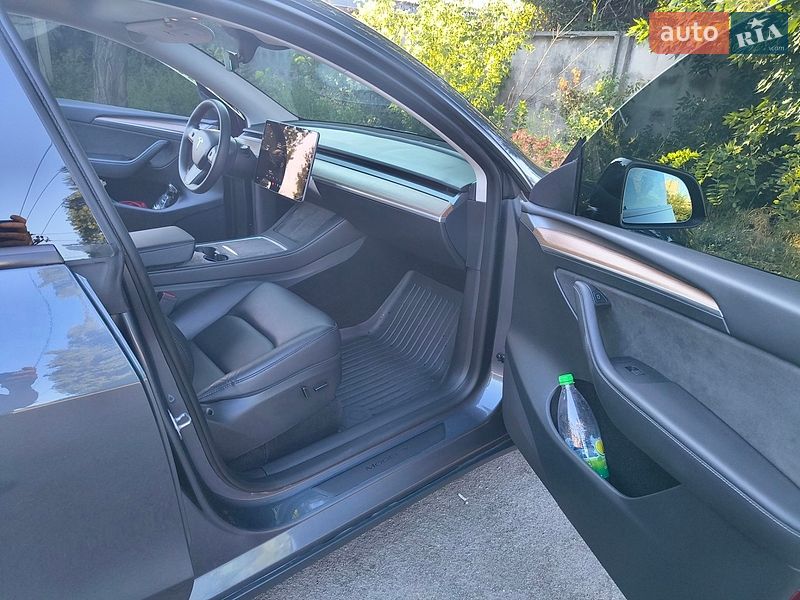 Позашляховик / Кросовер Tesla Model Y 2023 в Кривому Розі