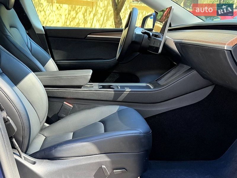 Позашляховик / Кросовер Tesla Model Y 2023 в Львові фото 10 Позашляховик / Кросовер Tesla Model Y 2023 в Львові
