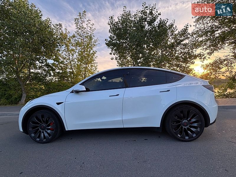 Позашляховик / Кросовер Tesla Model Y 2022 в Харкові