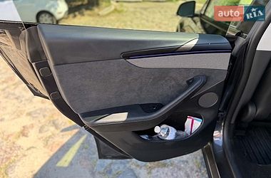Внедорожник / Кроссовер Tesla Model Y 2025 в Киеве