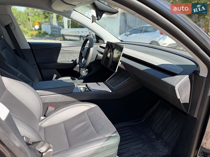 Внедорожник / Кроссовер Tesla Model Y 2025 в Киеве