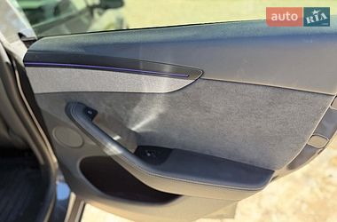 Внедорожник / Кроссовер Tesla Model Y 2025 в Киеве