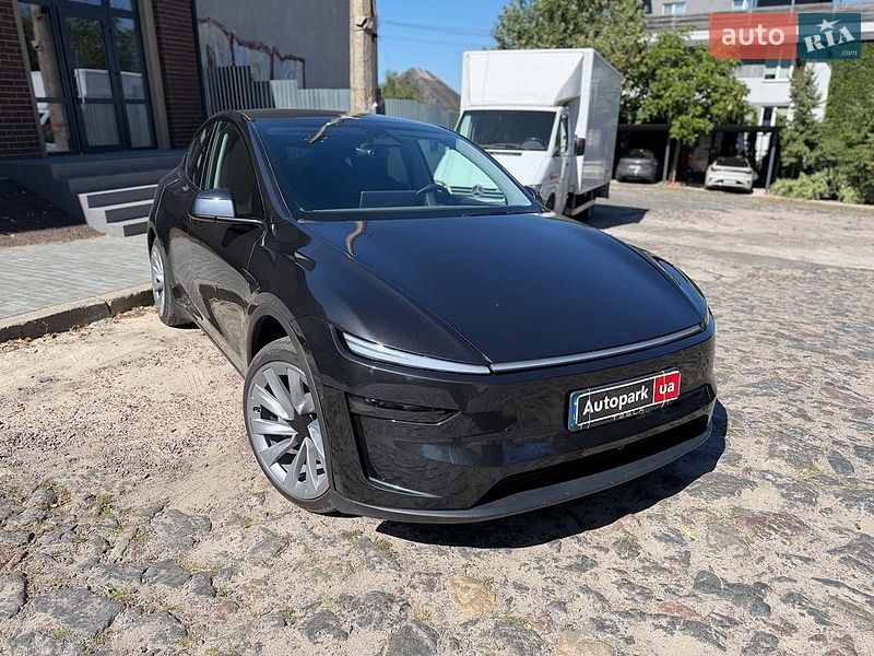 Внедорожник / Кроссовер Tesla Model Y 2025 в Киеве