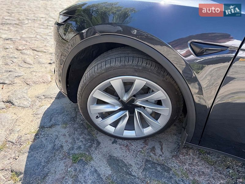 Внедорожник / Кроссовер Tesla Model Y 2025 в Киеве