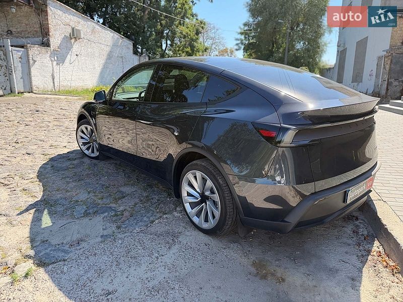 Внедорожник / Кроссовер Tesla Model Y 2025 в Киеве
