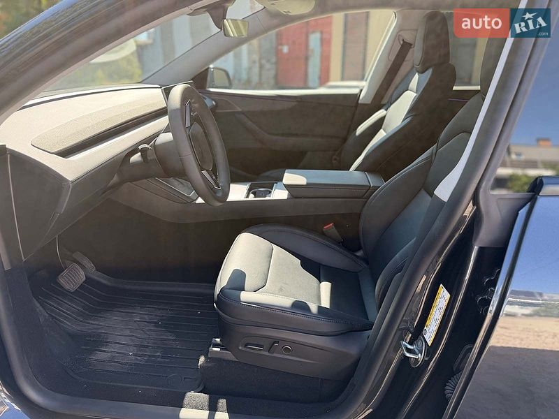 Внедорожник / Кроссовер Tesla Model Y 2025 в Киеве