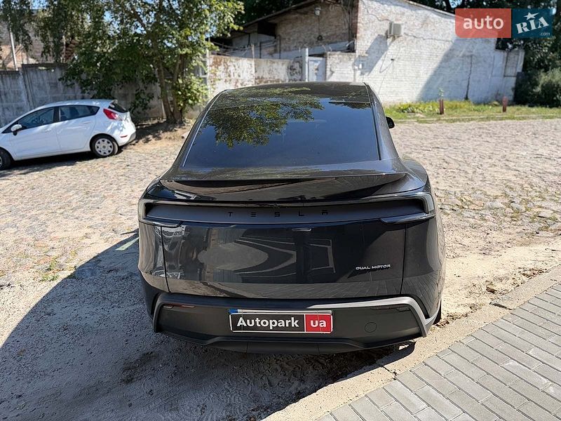 Внедорожник / Кроссовер Tesla Model Y 2025 в Киеве