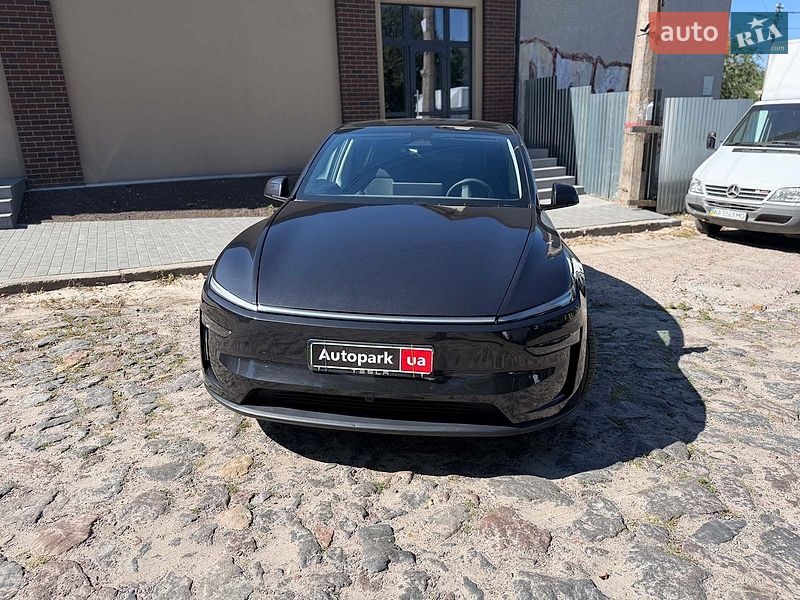 Внедорожник / Кроссовер Tesla Model Y 2025 в Киеве