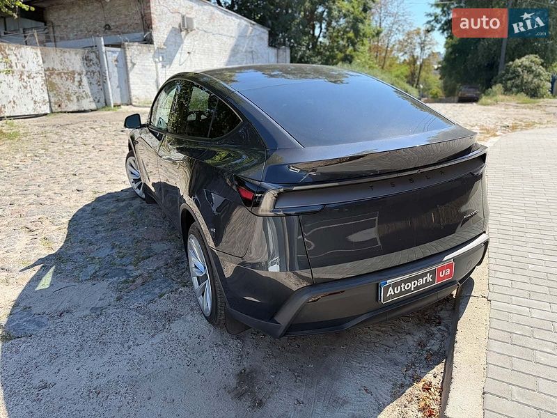 Внедорожник / Кроссовер Tesla Model Y 2025 в Киеве