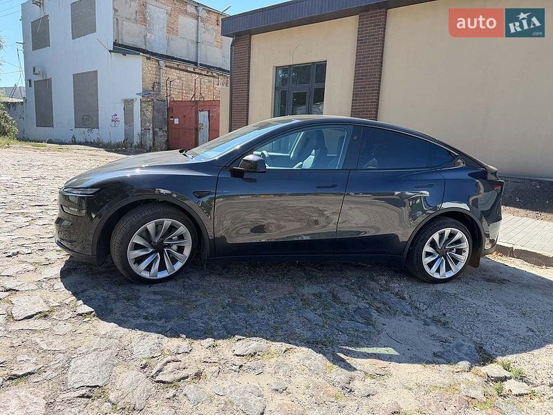 Внедорожник / Кроссовер Tesla Model Y 2025 в Киеве