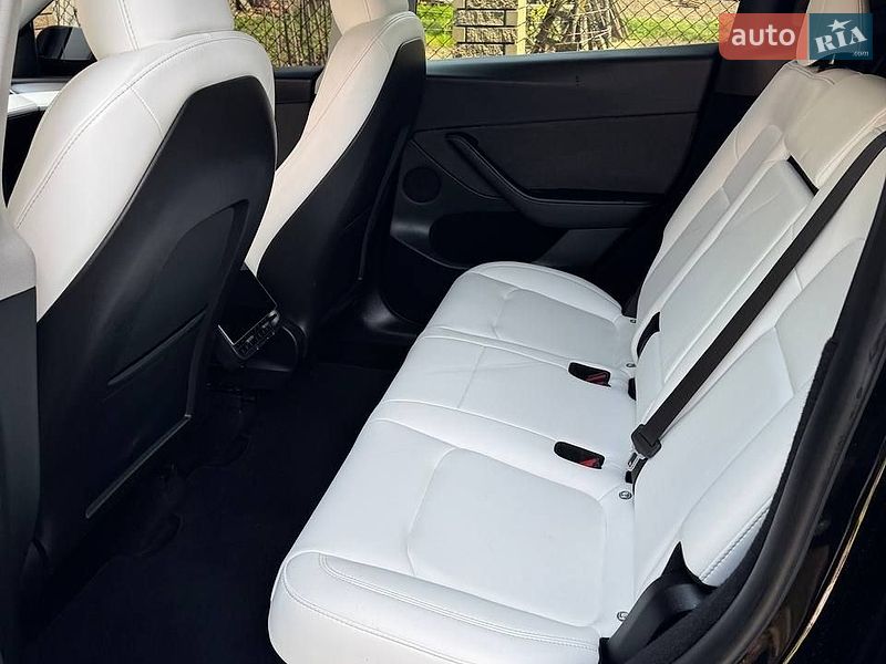 Внедорожник / Кроссовер Tesla Model Y 2024 в Черновцах