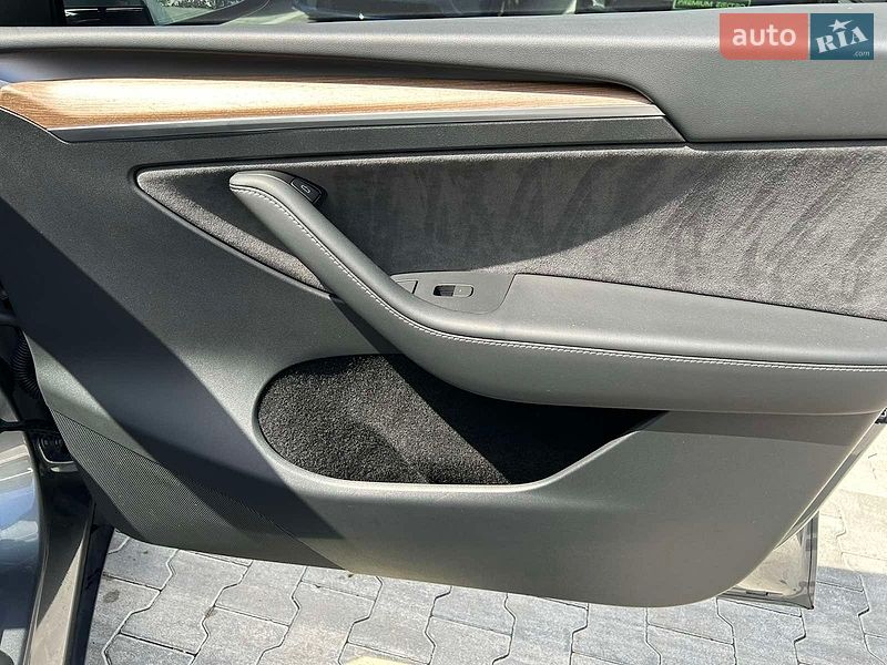 Внедорожник / Кроссовер Tesla Model Y 2024 в Киеве фото 13 Внедорожник / Кроссовер Tesla Model Y 2024 в Киеве