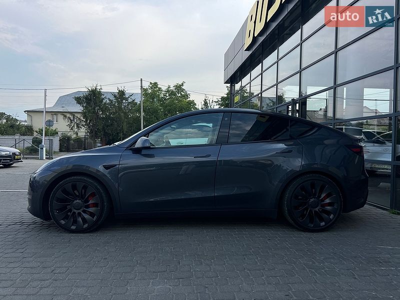 Позашляховик / Кросовер Tesla Model Y 2023 в Івано-Франківську