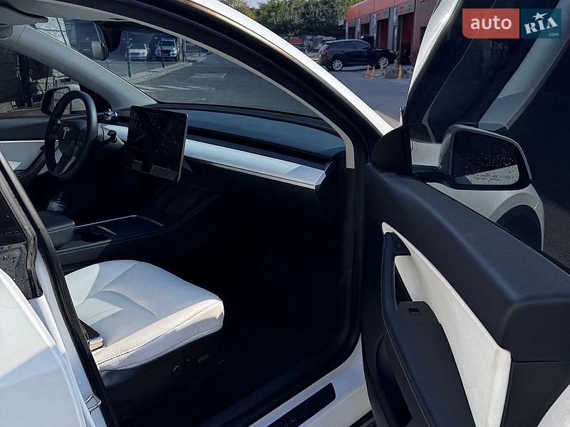 Позашляховик / Кросовер Tesla Model Y 2021 в Харкові