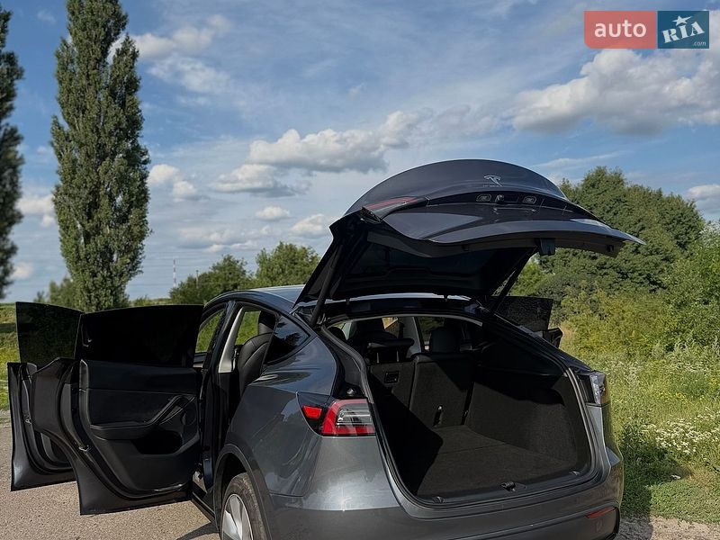 Внедорожник / Кроссовер Tesla Model Y 2023 в Ровно