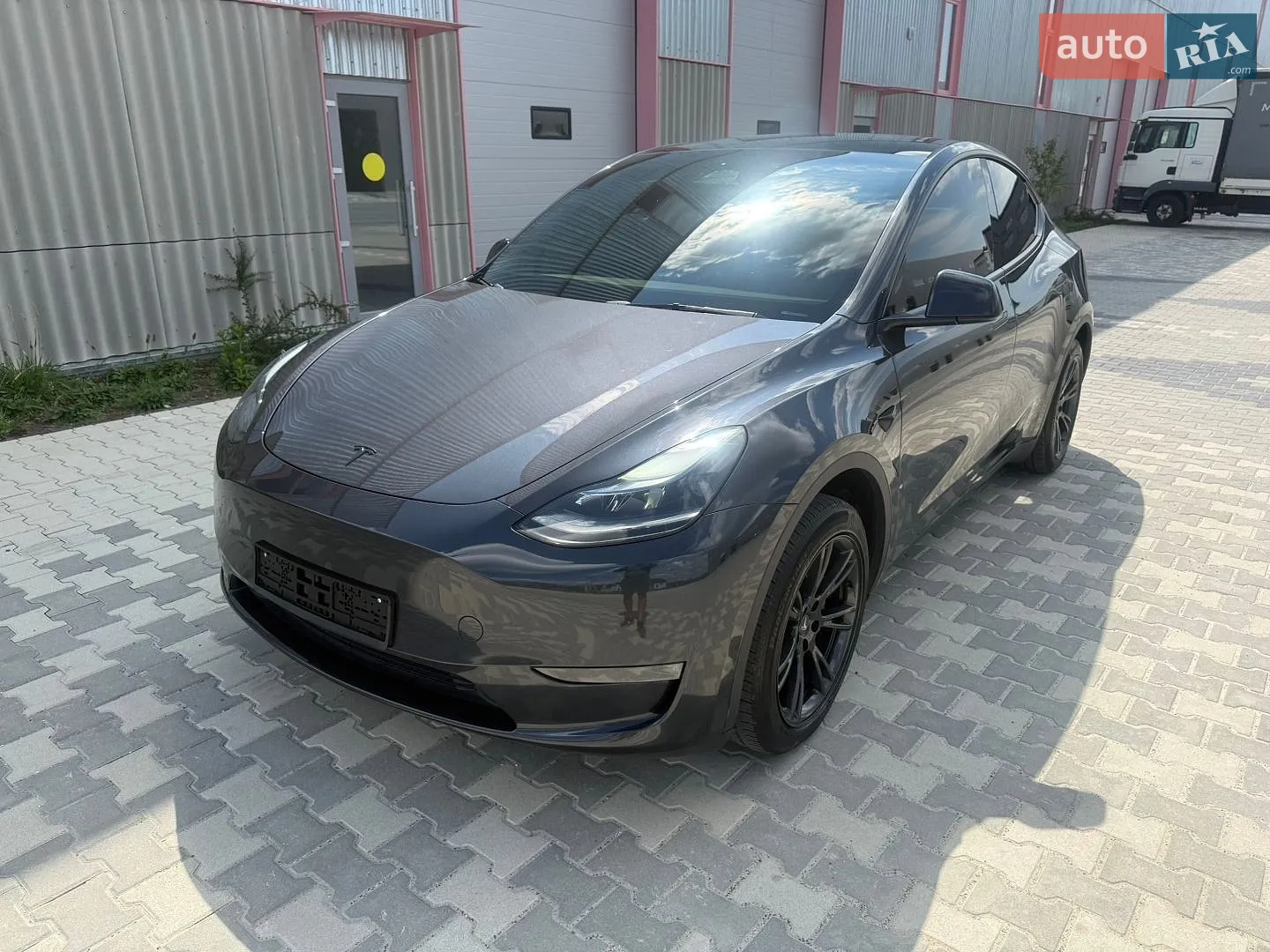 2024 Tesla Model Y - мініатюра 3