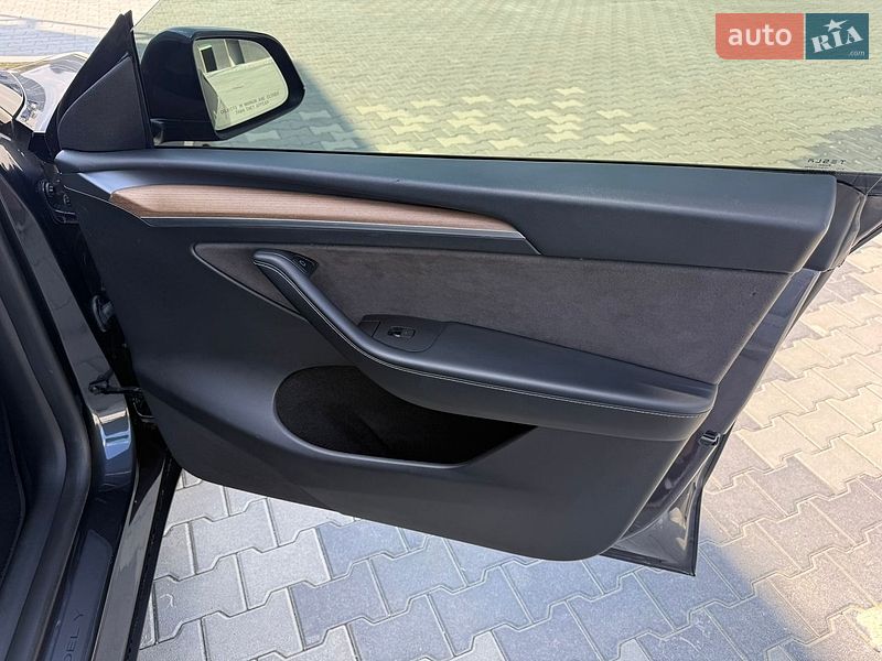 Внедорожник / Кроссовер Tesla Model Y 2024 в Львове