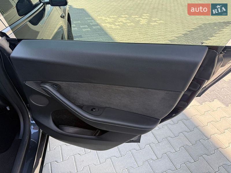 Внедорожник / Кроссовер Tesla Model Y 2024 в Львове