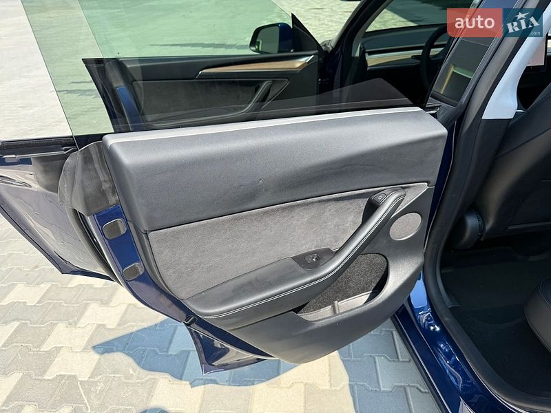 Позашляховик / Кросовер Tesla Model Y 2023 в Львові